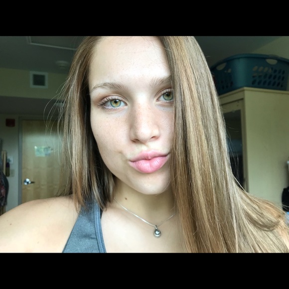 Meet your Posher, Mikaela - Picture 1 of 1